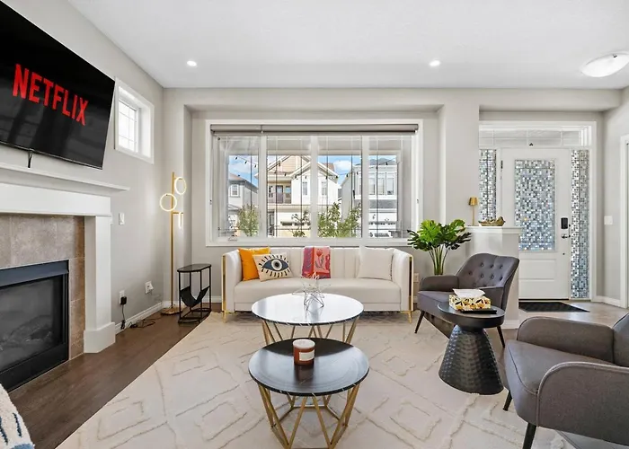 Stylish Designer\'S Favorite Home With Free Banff Pass, Netflix, Double Garage, Sleeps 8