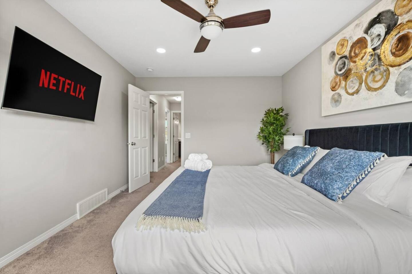 Hébergement de vacances Stylish Designer's Favorite With Free Banff Pass, Netflix, Double Garage, Sleeps 8 *